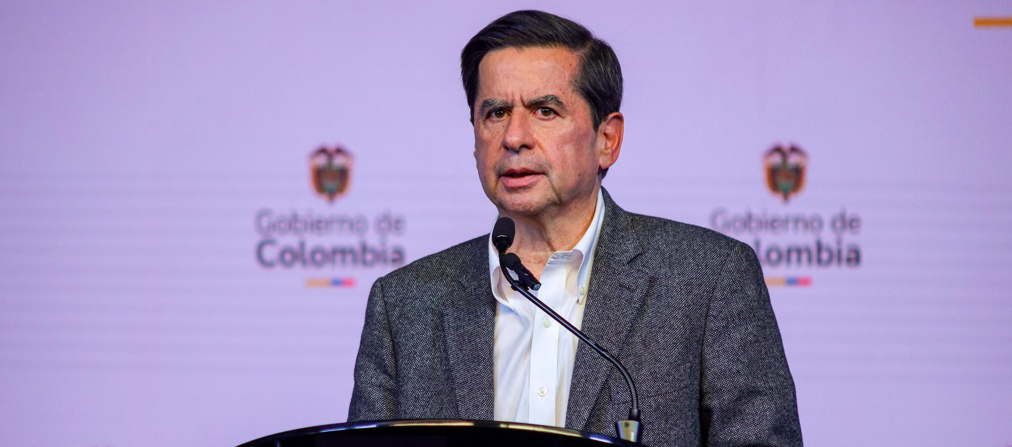 Juan Fernando Cristo, ministro del Interior. 