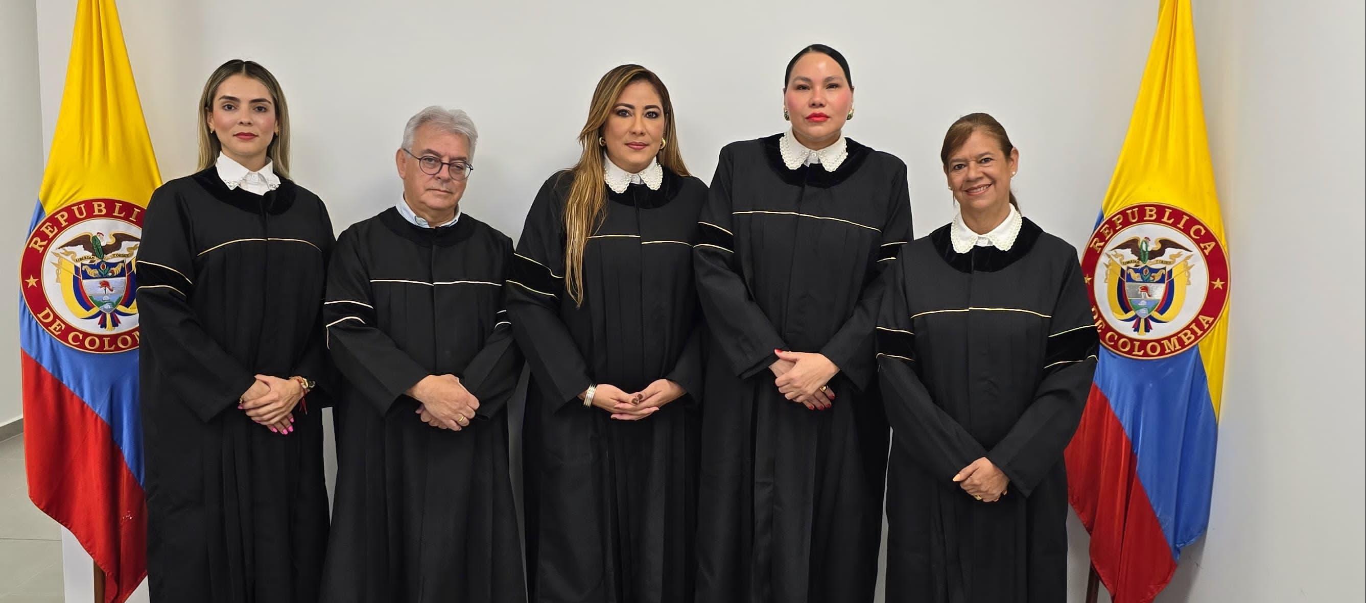 Los magistrados  de la Comisión Seccional de Disciplina Judicial del Atlántico con María José Casado (centro).