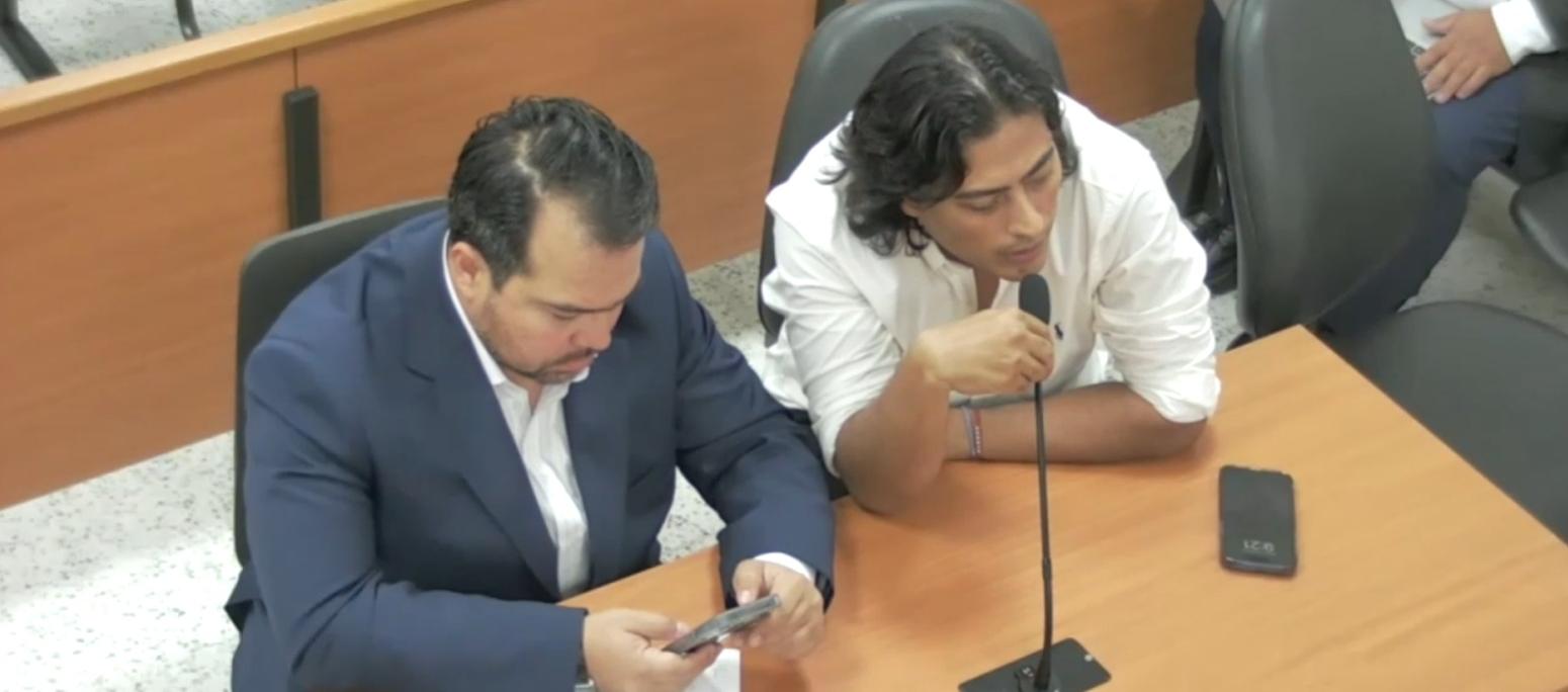 Nicolás Petro y su abogado, Alejandro Carranza