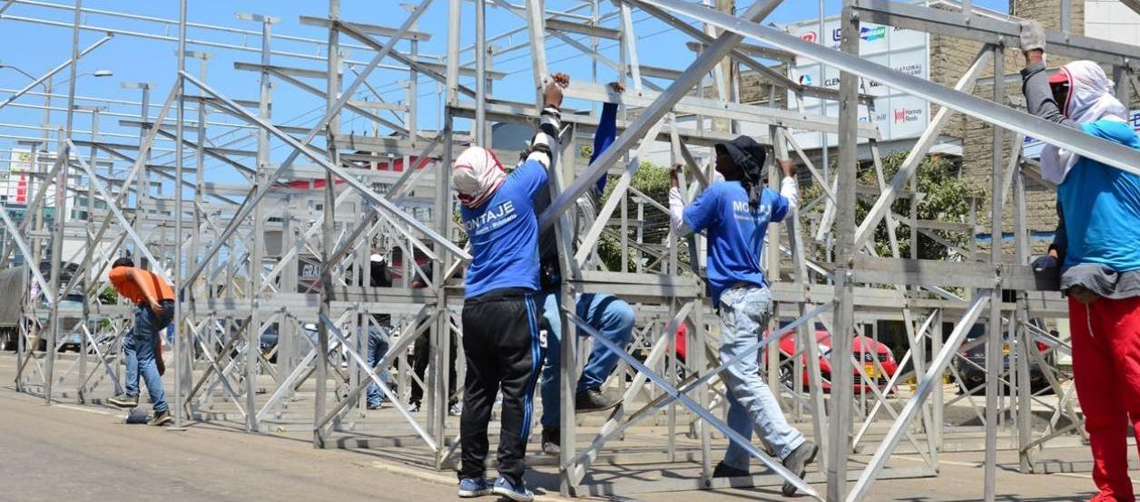 Montaje de palcos en la Vía 40. Imagen de referencia.
