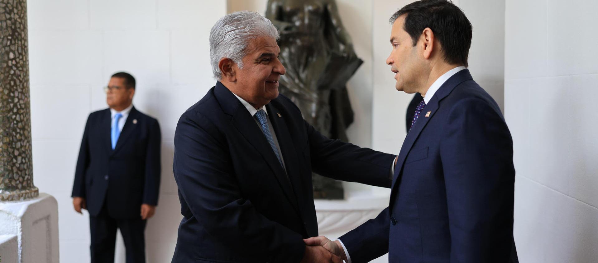 El presidente panameño, José Raúl Mulino (i), y el secretario de Estado de Estados Unidos, Marco Rubio.