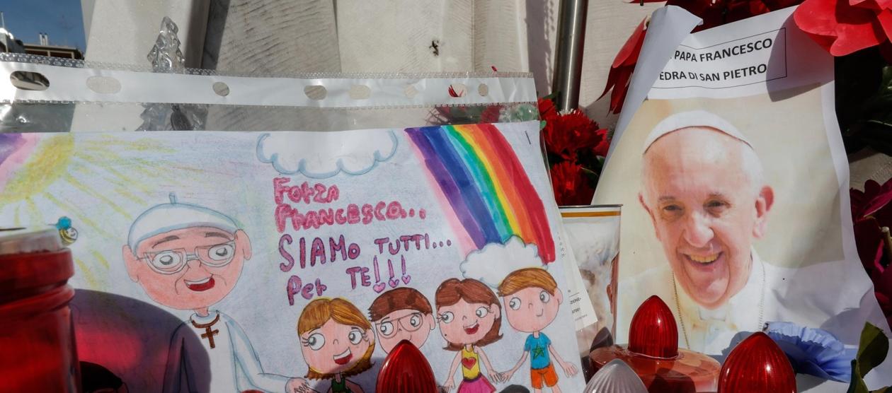 Imágenes alusivas al Papa.