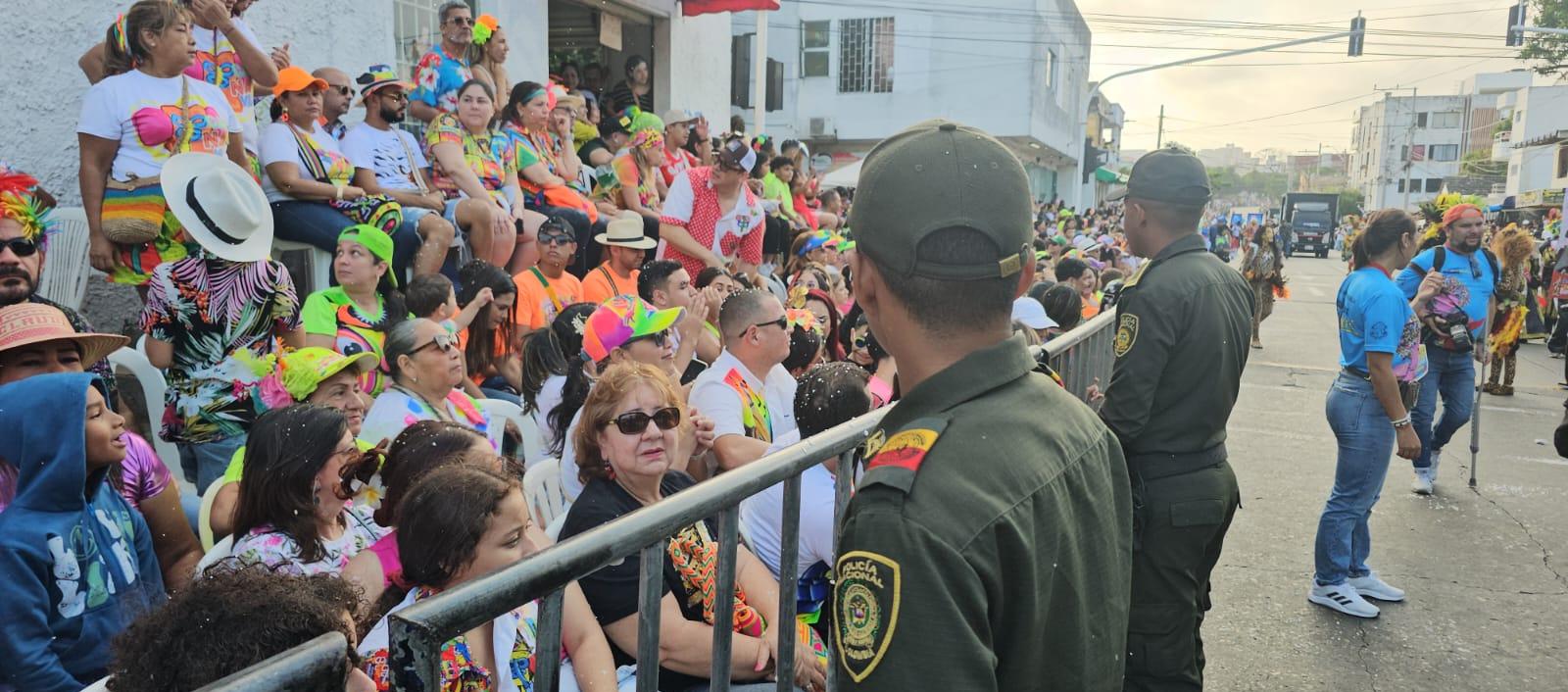 Presencia de la Policía durante el desfile.
