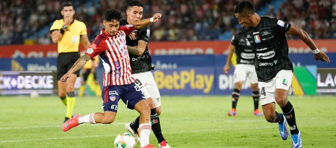 El primer gol fue obra de Bryan Castrillón. 