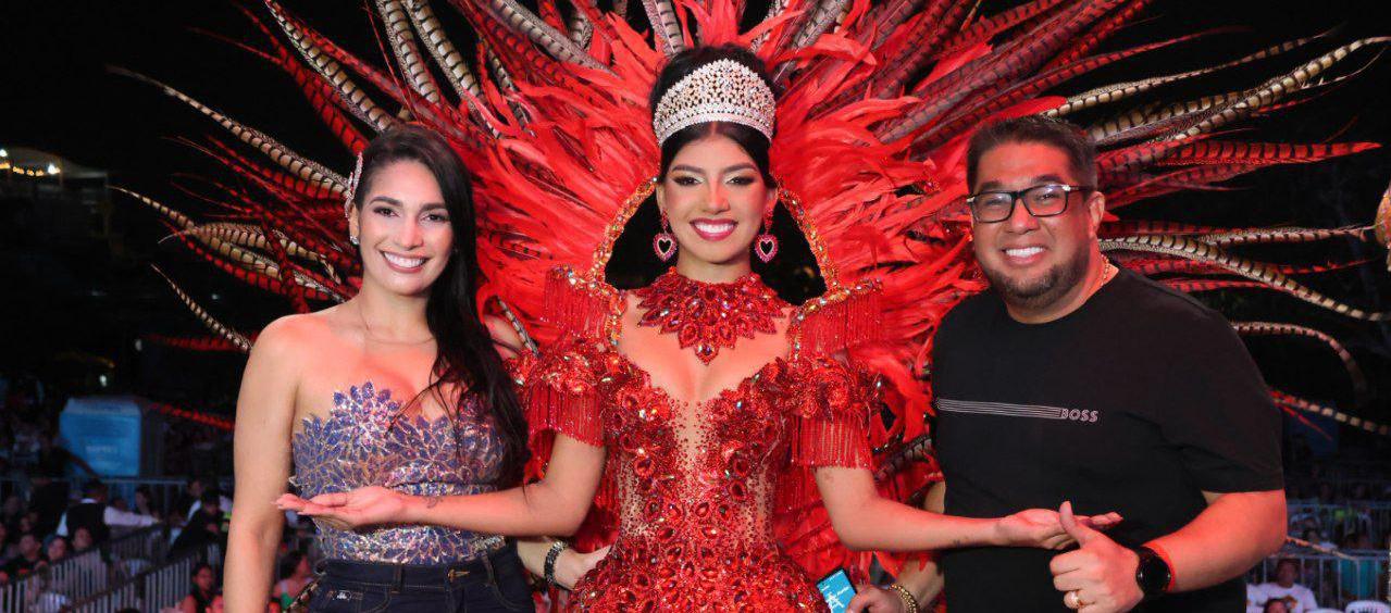 La reina Hary Vásquez y el alcalde de Puerto Colombia Plinio Cedeño.