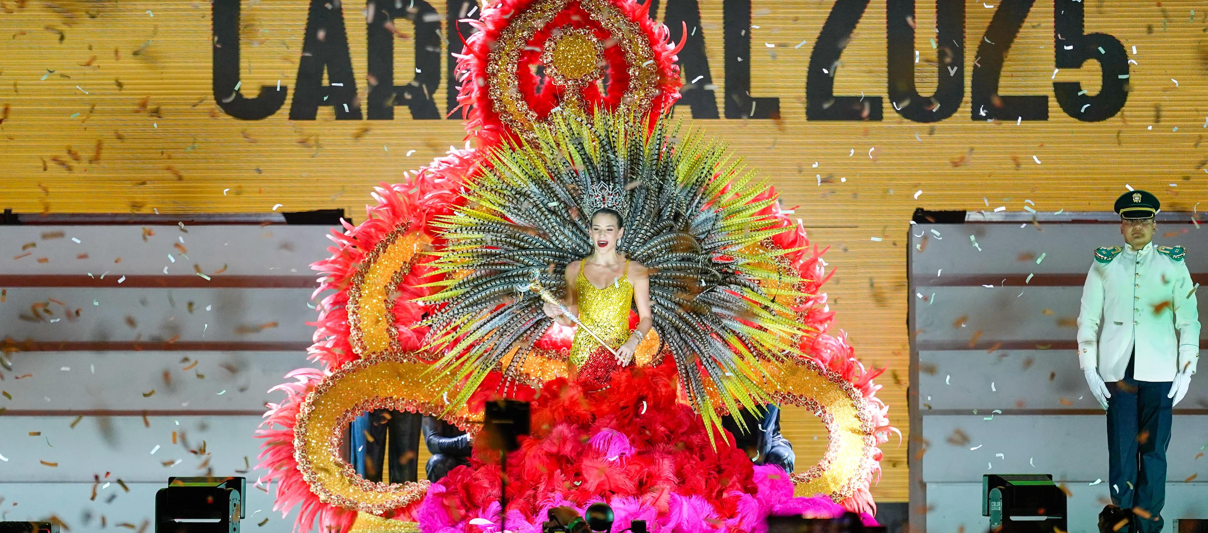 La reina Tatiana al ser coronada. 