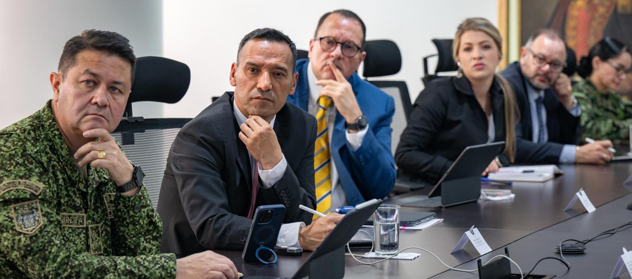 Pedro Sánchez en reunión con el Comando General de las Fuerzas Militares y el Comando del Ejército.