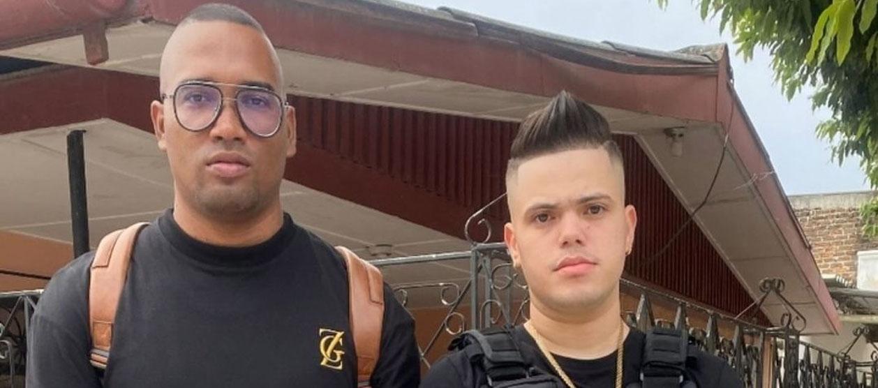 Teddy Vergara, mánager de Zair Guette (a su lado). 