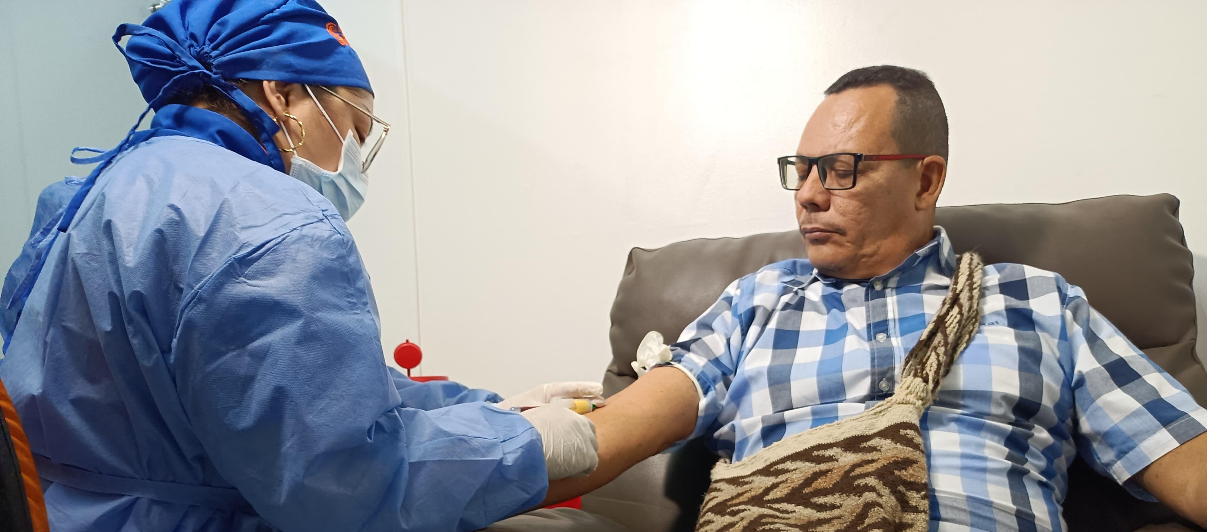 Imagen de la atención de toma de muestra en Consalud.