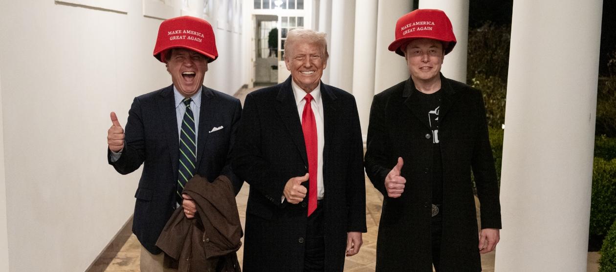 Tucker Carlson, Donald Trump y Elon Musk.