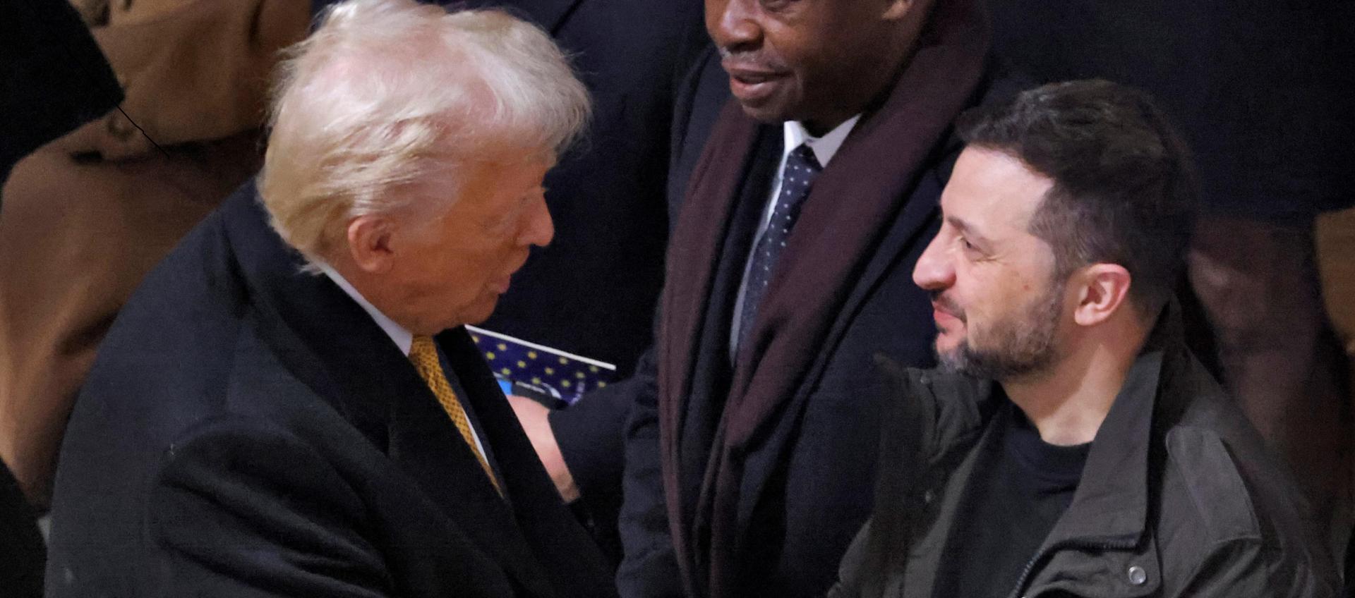 El Presidente de Estados Unidos, Donald Trump, y el mandatario de Ucrania, Volodímir Zelenski.