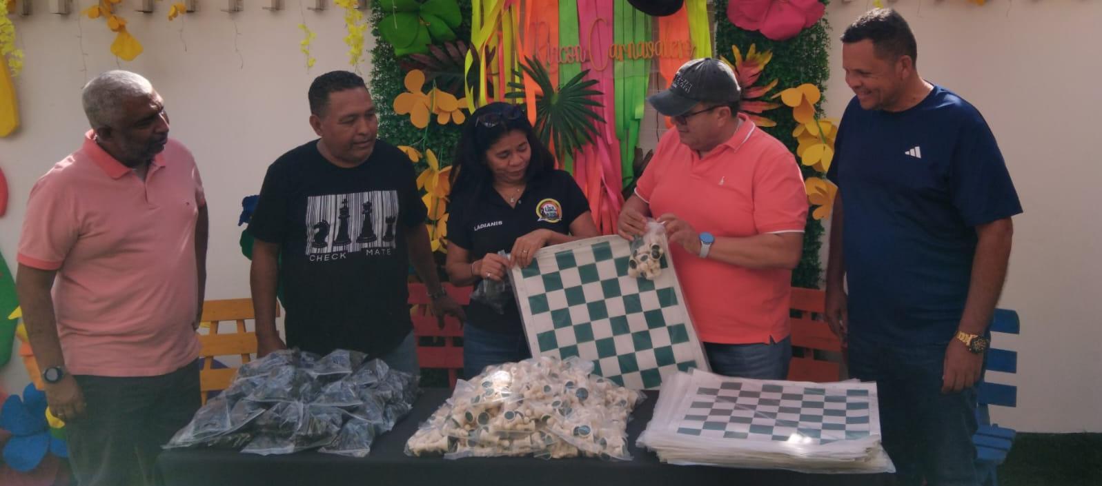 La Federación Colombiana de Ajedrez entregó en Barranquilla implementación deportiva a las ligas de Atlántico, Magdalena y Bolívar.