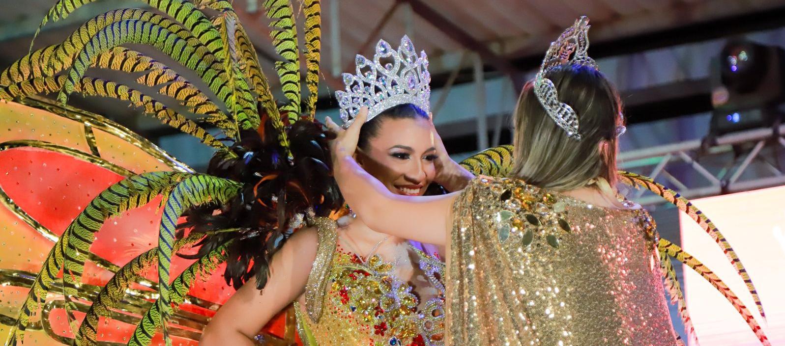 Angie González Rivera, reina del Carnaval de Suan.