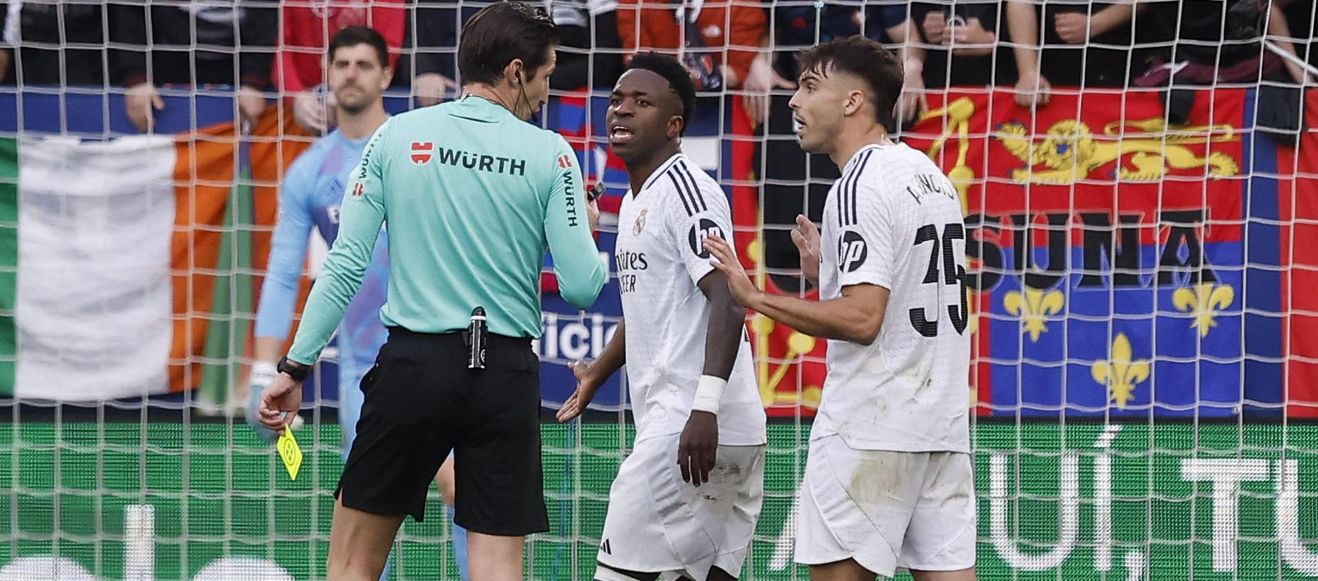 Jugadores del Real Madrid se quejaron de la actuación del árbitro.