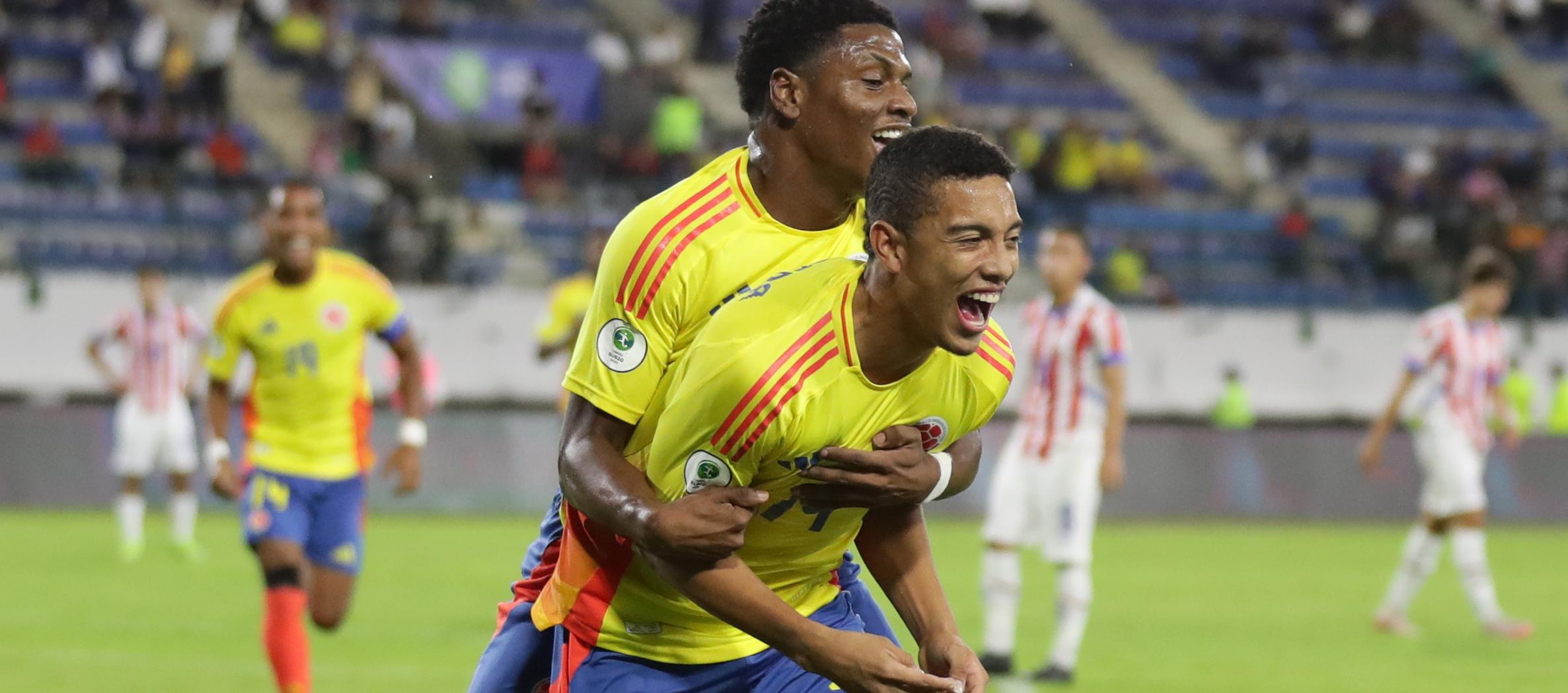 El barranquillero Jordan Barrera (14) celebra el gol con el que abrió el marcador contra Paraguay. 