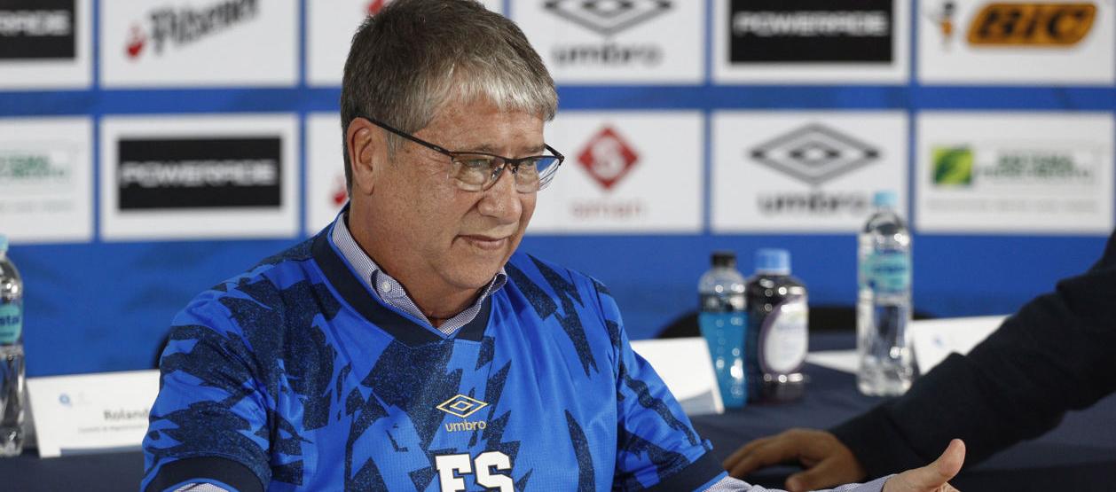 'Bolillo' Gómez dice que luchará por ir a su sexto mundial como técnico de El Salvador.