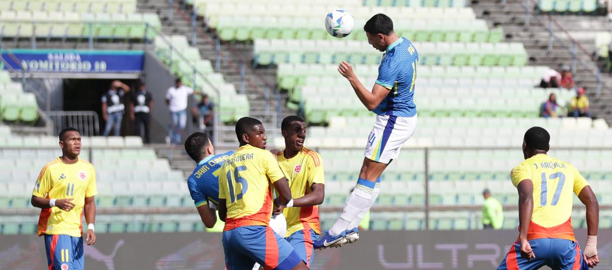 El cabezazo de Iago Teodoro que le dio el triunfo a Brasil sobre Colombia.