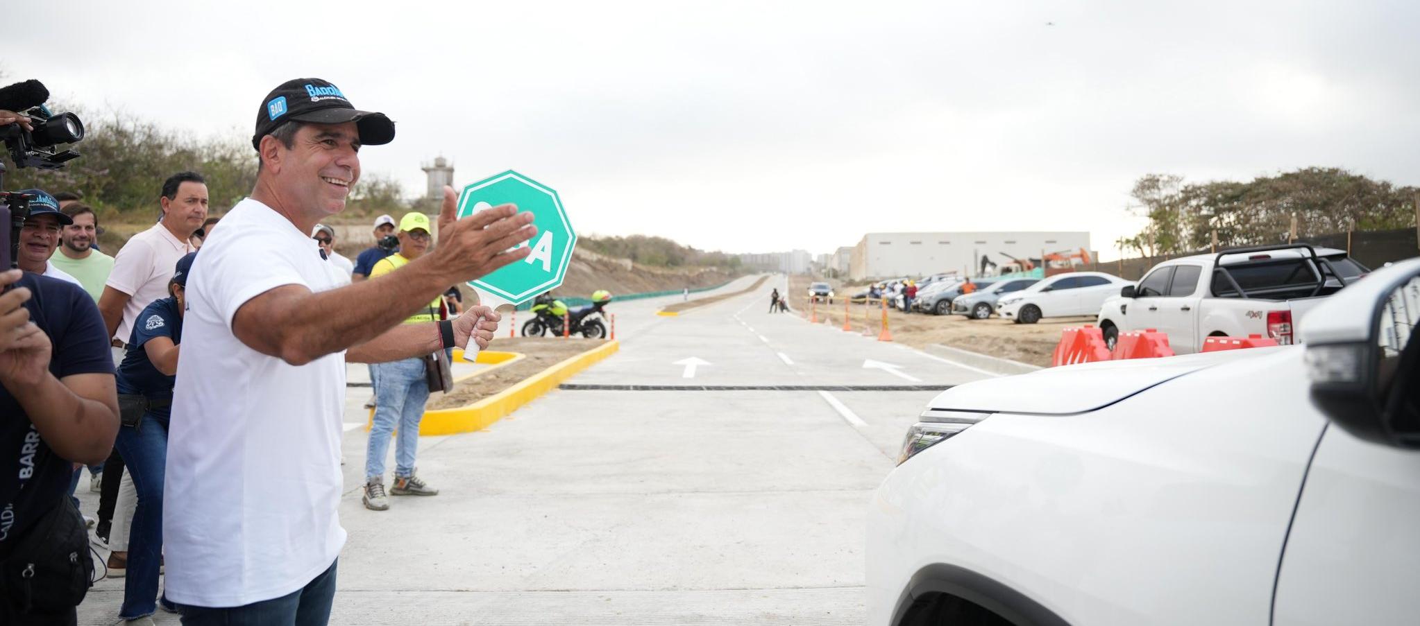 Alcalde Char entregando la obra.