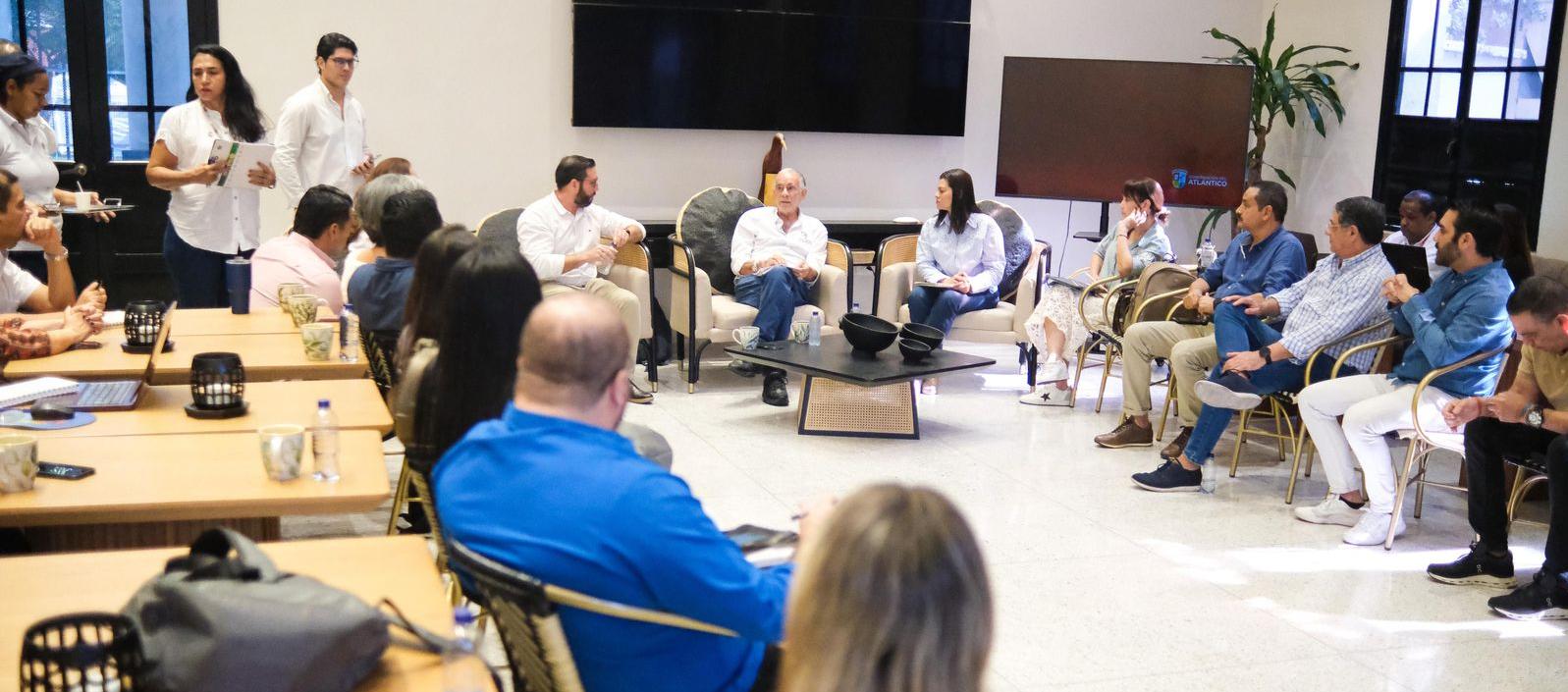 Reunión del Gobernador Verano y gremios del sector turismo. 