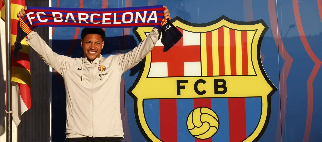 Vitor Roque en su presentación como nuevo jugador del Barcelona, en diciembre de 2023.