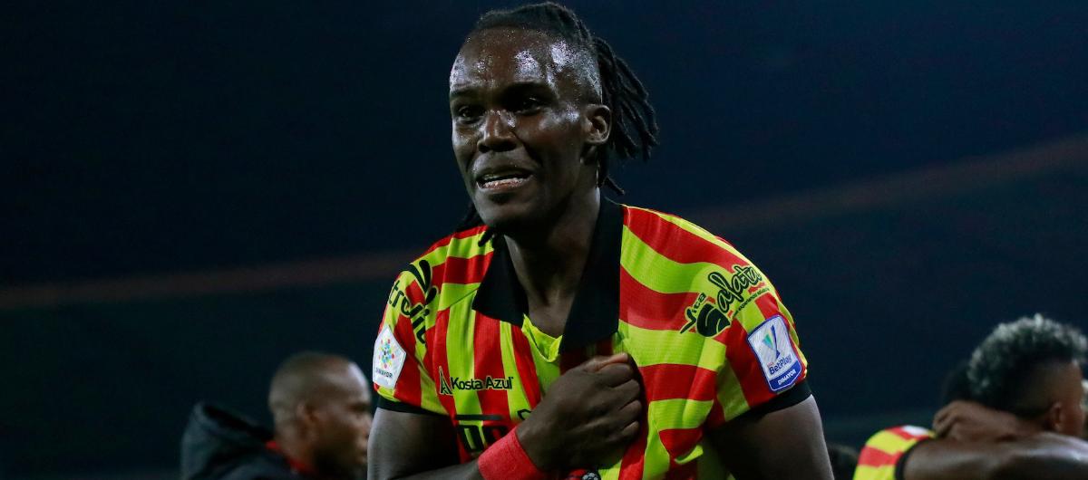 Rubilio Castillo, delantero del Pereira, victima de supuesto racismo por parte de Joel Contreras.