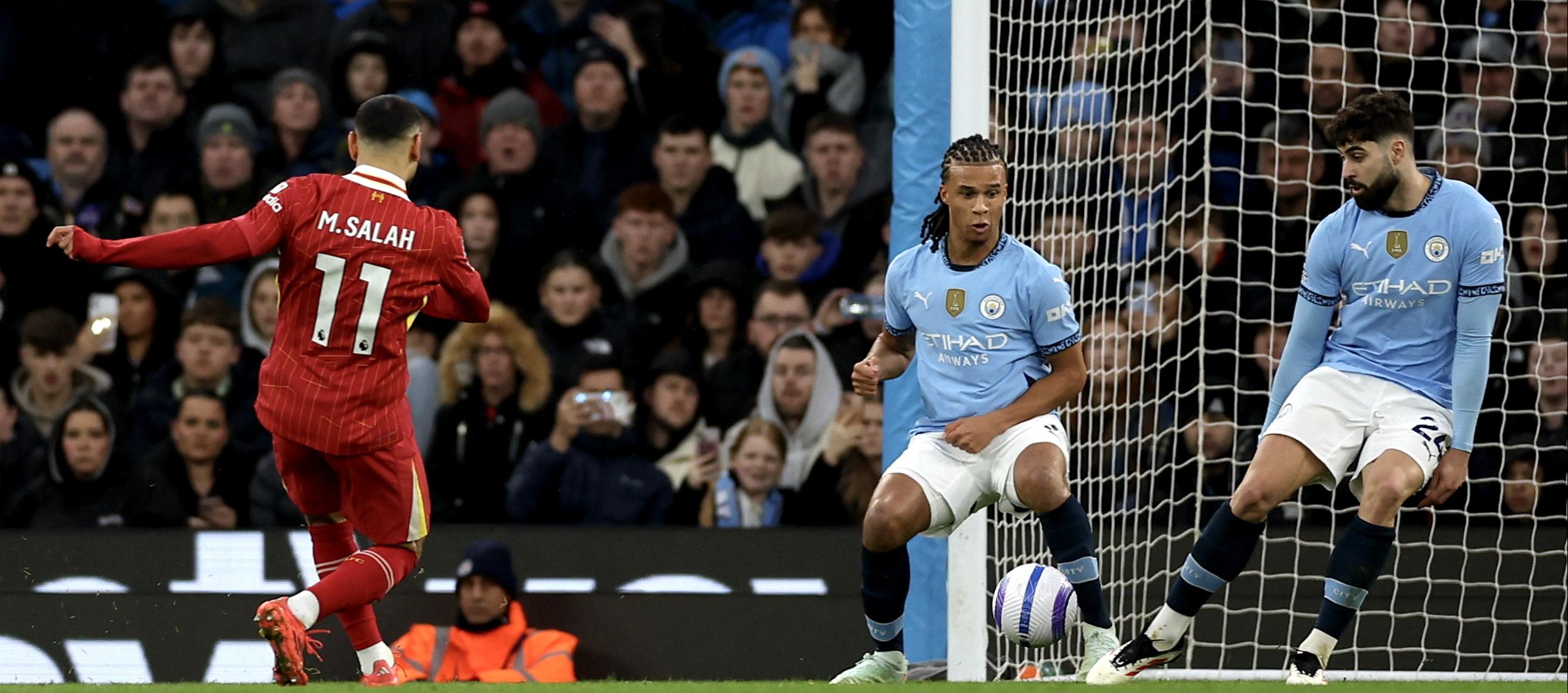 El egipcio Mohamed Salah anota el primer gol del Liverpool. 