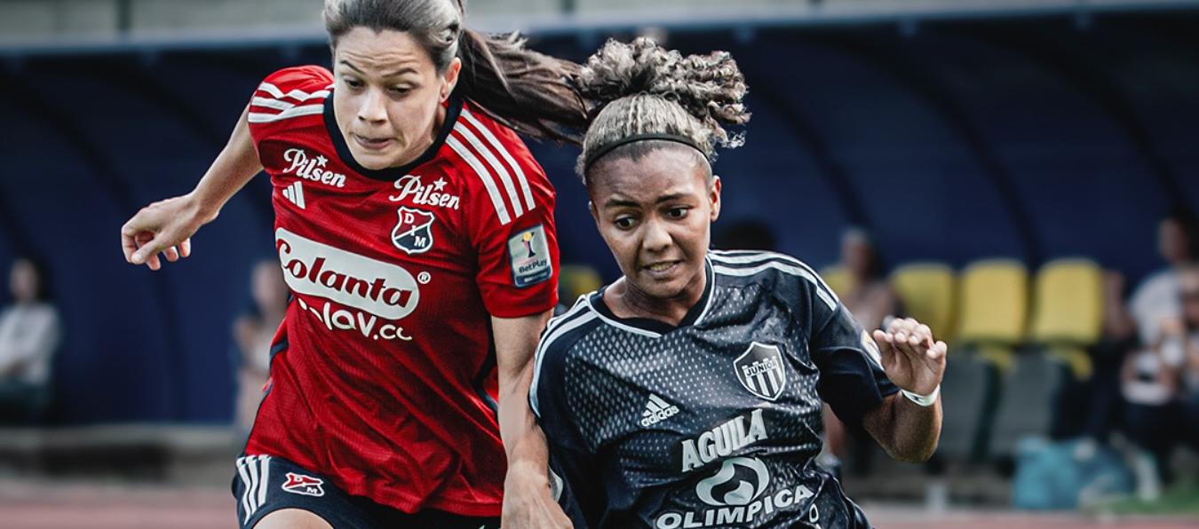 Acción del juego entre Medellín y Junior, en Itagüí. 