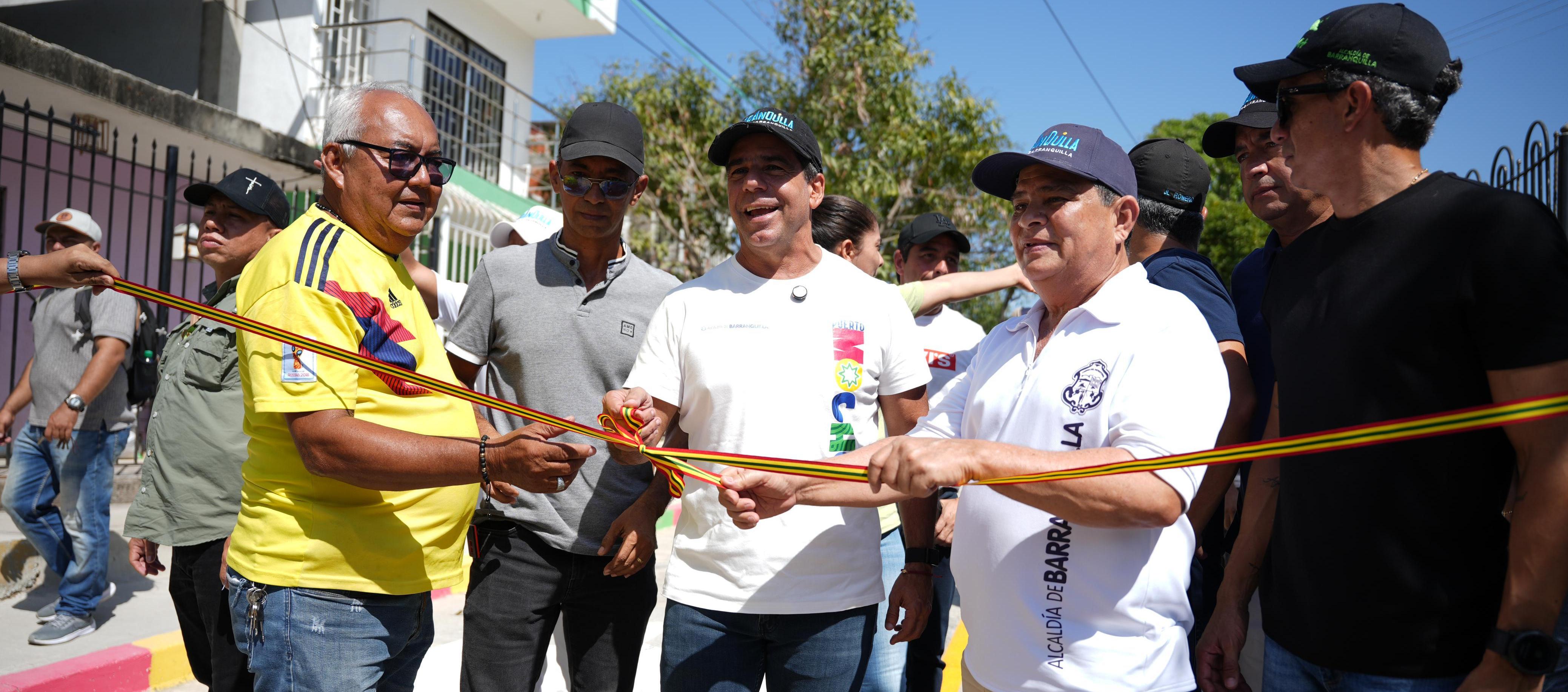 Alcalde Alejandro Char en la entrega de las nuevas vías. 