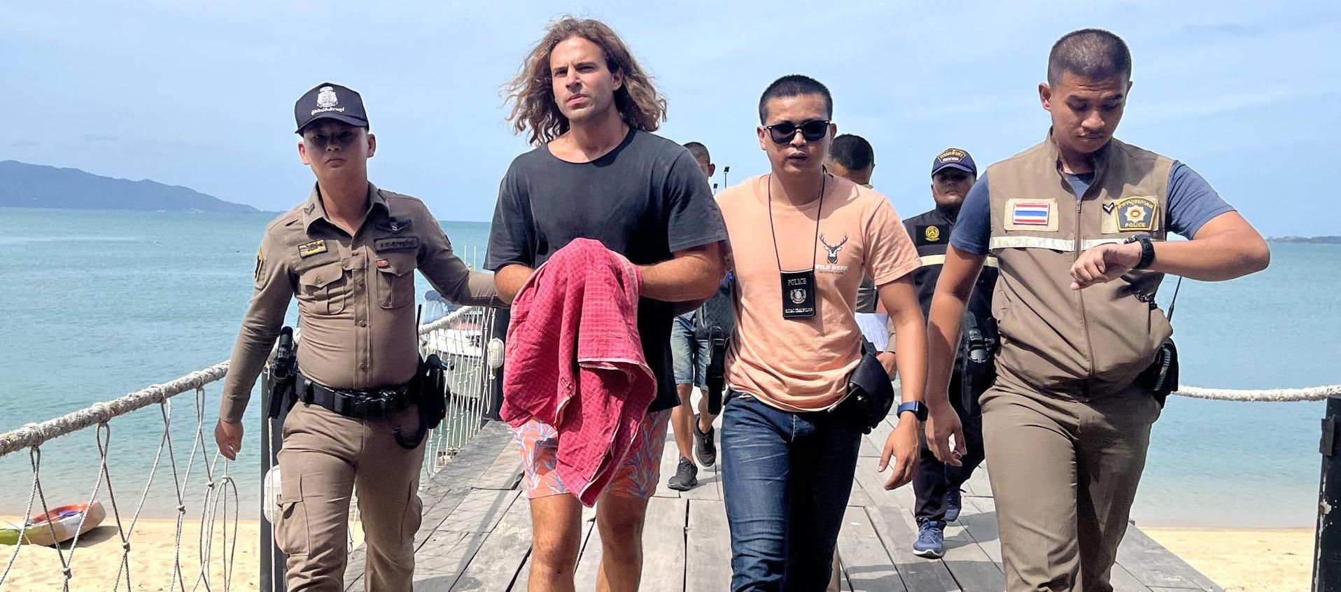 Daniel Sancho custodiado por la policía tailandesa.