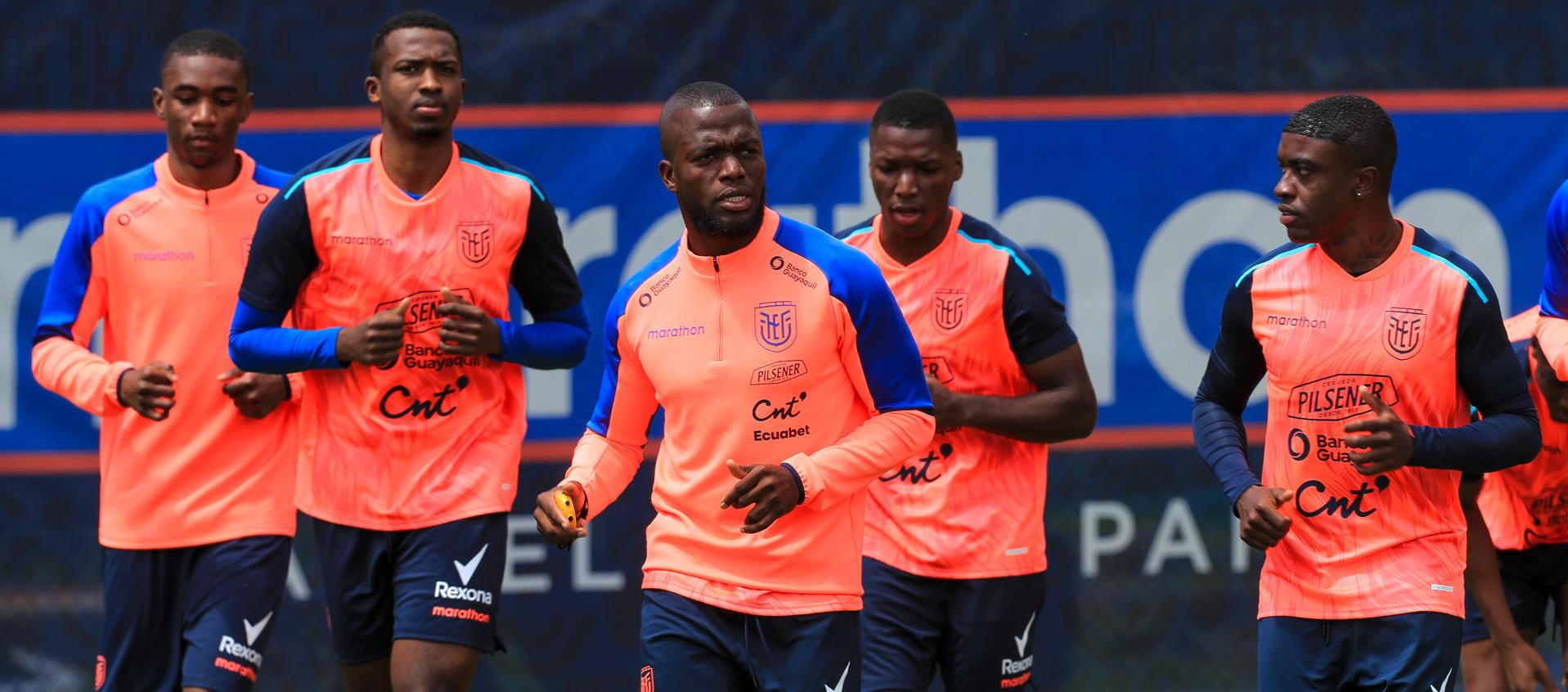 Entrenamiento de la selección ecuatoriana previo al juego frente a Venezuela.