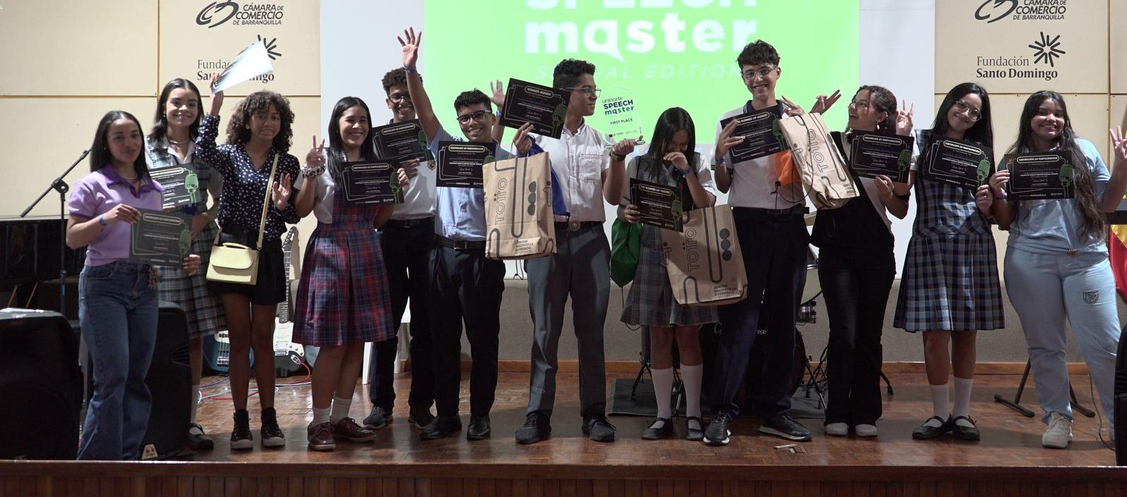 Algunos de los estudiantes beneficiados.