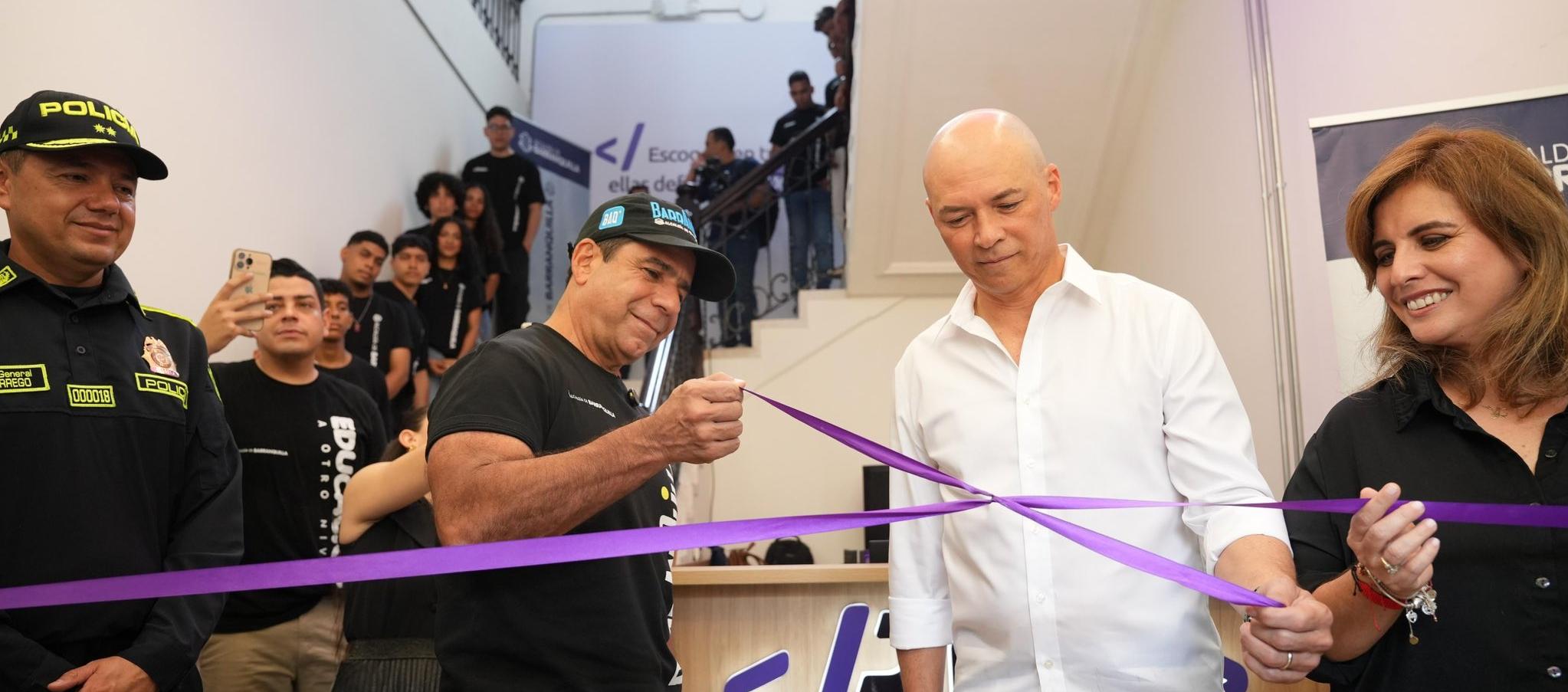 Alcalde Alejandro Char junto a el CEO de Riwi, Alberto Godoy, en la Inauguración de la sede en Barranquilla.