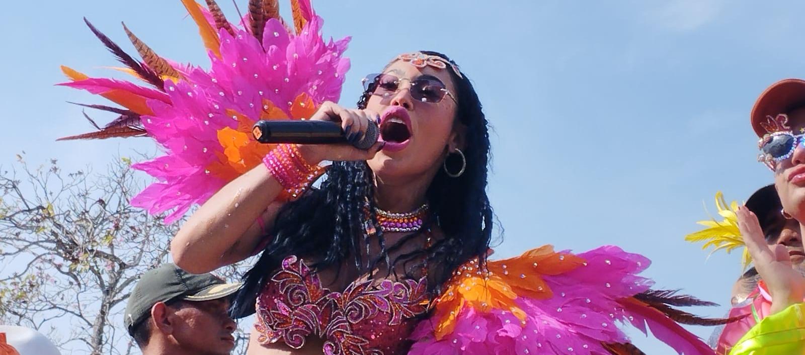 Ana Del Castillo en la Batalla de Flores de la carrera 44. 