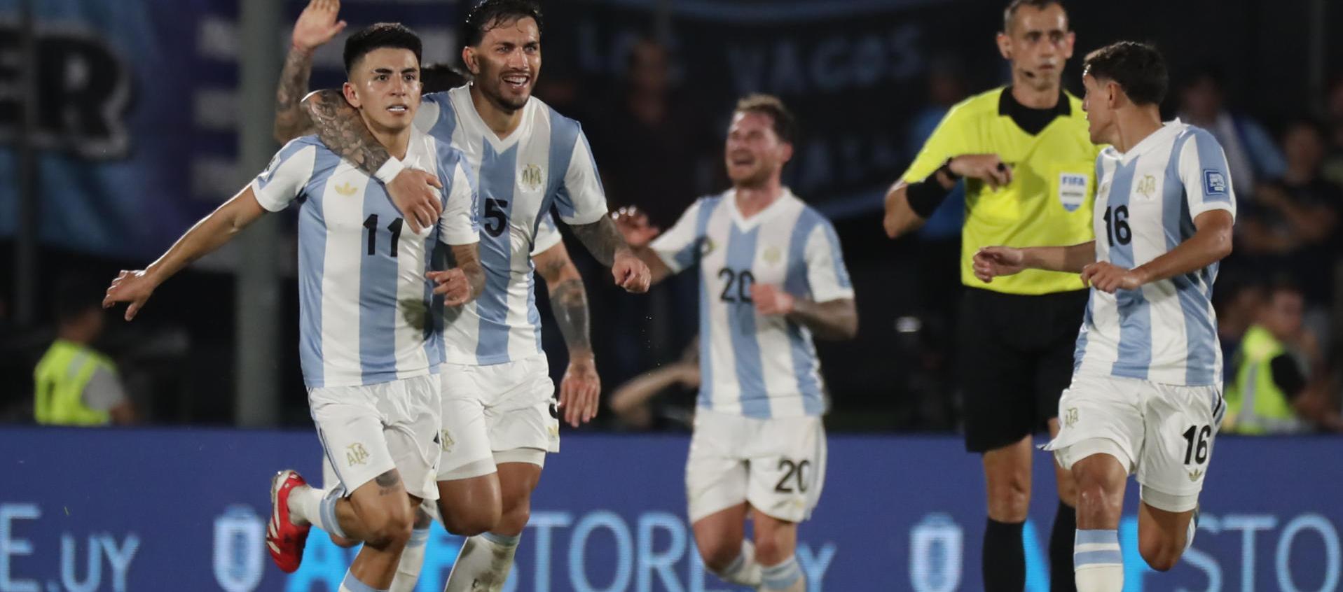 Celebración argentina tras el único gol del partido. 
