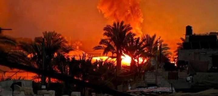 Gaza bajo fuego esta noche. 