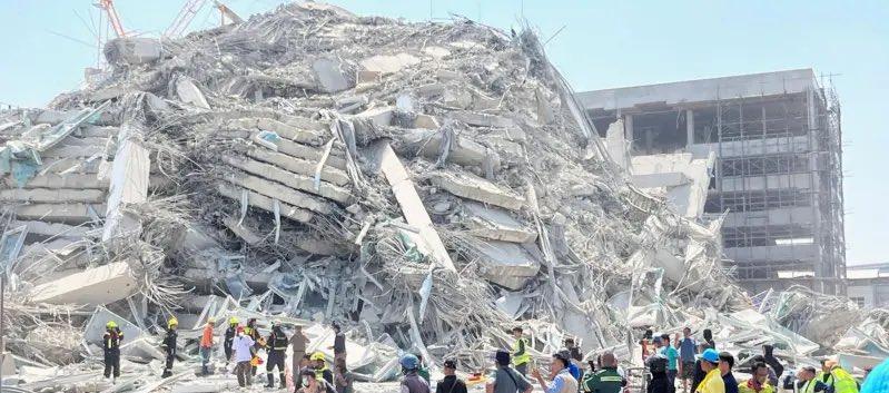 Así quedó un edificio en construcción en Bangkok, Tailandia.