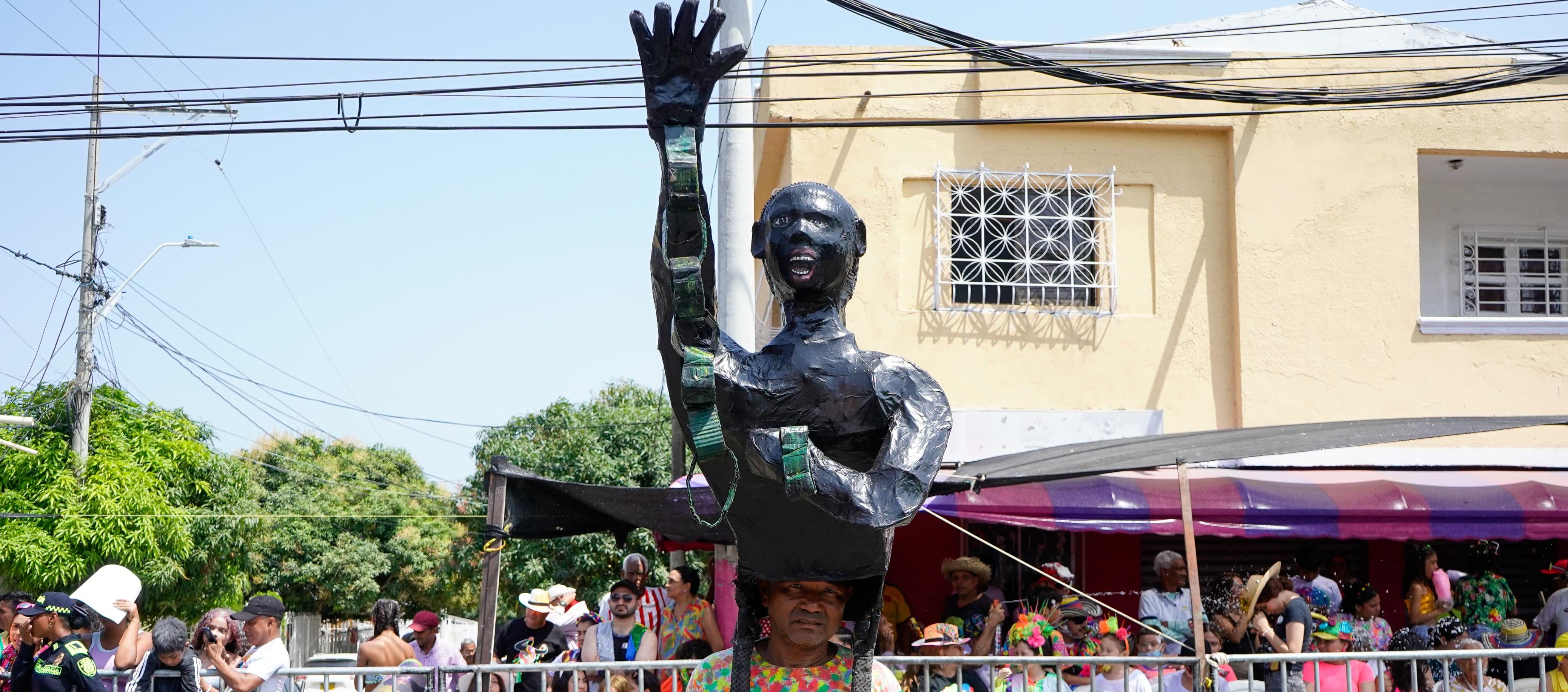 Sobre su cabeza, Maximiliano Orozco Álvarez lleva “la libertad”.