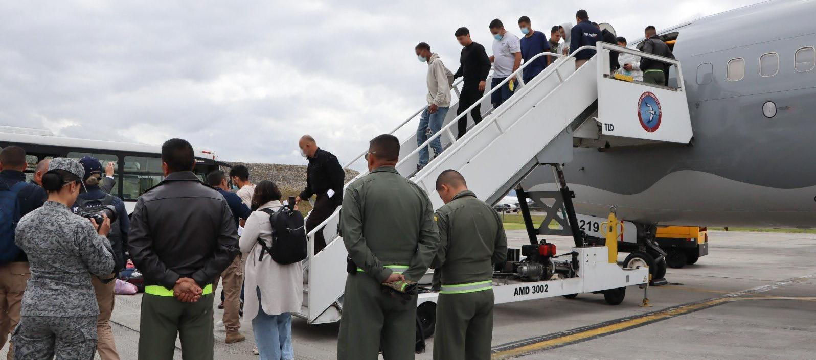 Vuelo de deportados colombianos que llegaron desde Estados Unidos en febrero.