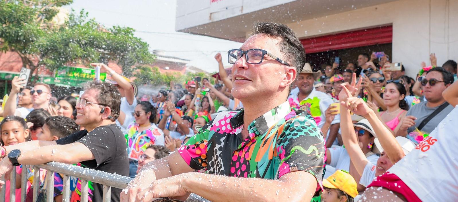 Carlos Caicedo en la Batalla de Flores Sonia Osorio.