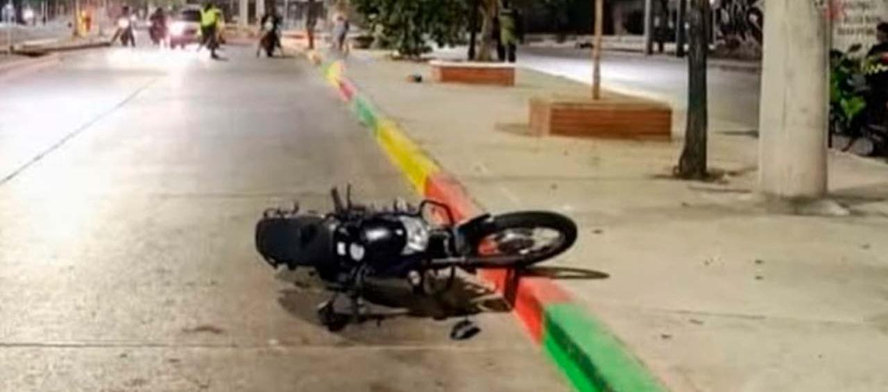 El motociclista quedó muerto en plena calle 17. 