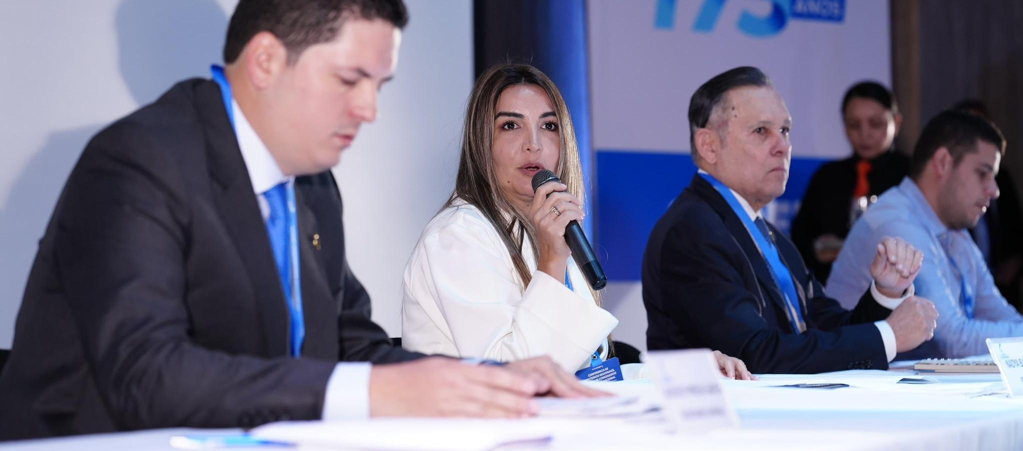 Nadia Blel, senador y presidenta del Partido Conservador, y Efraín Cepeda, presidente del Senado.