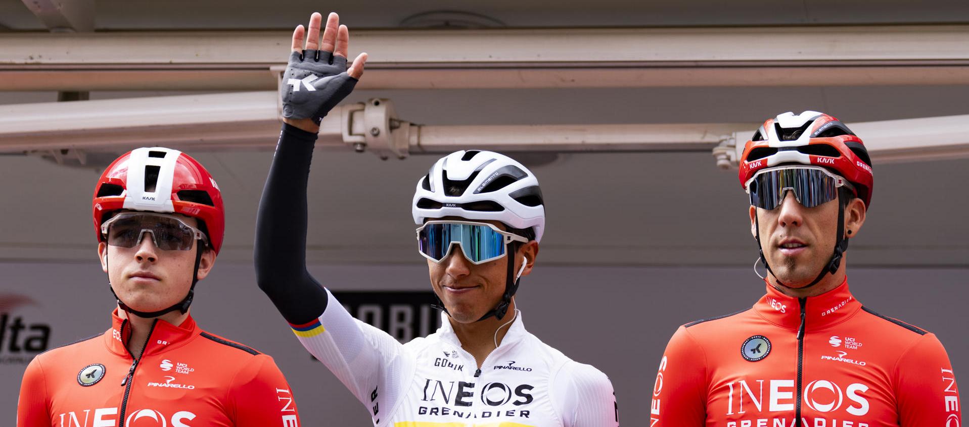Egan Bernal durante la presentación de los equipos antes de la salida de la primera etapa.
