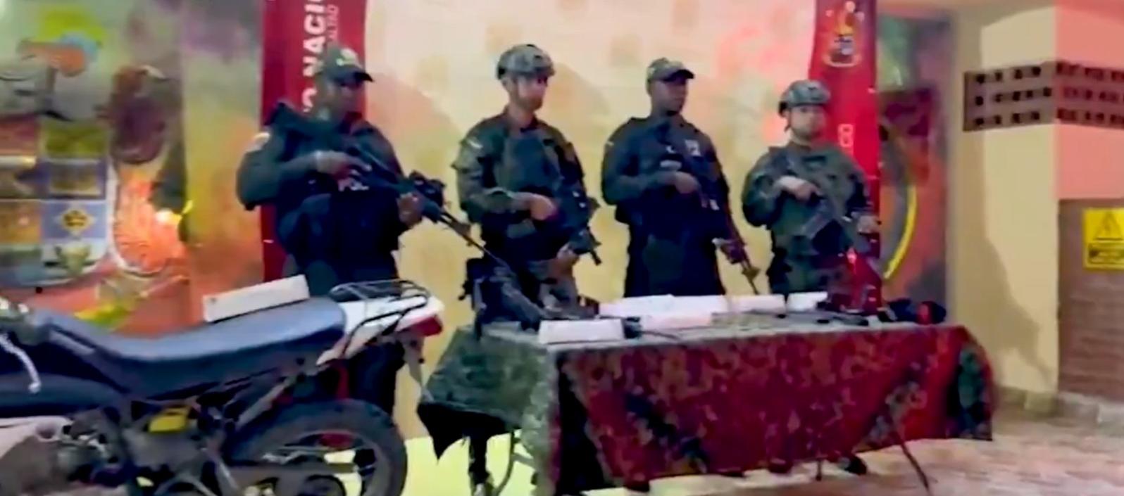 Integrantes del Ejército luego de la operación.