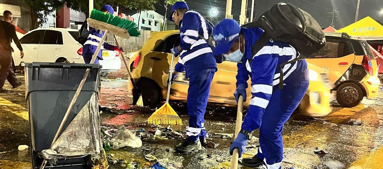 La empresa contó con más de 1.600 trabajadores entre operarios de barrido, operarios de recolección, conductores, supervisores y coordinadores.