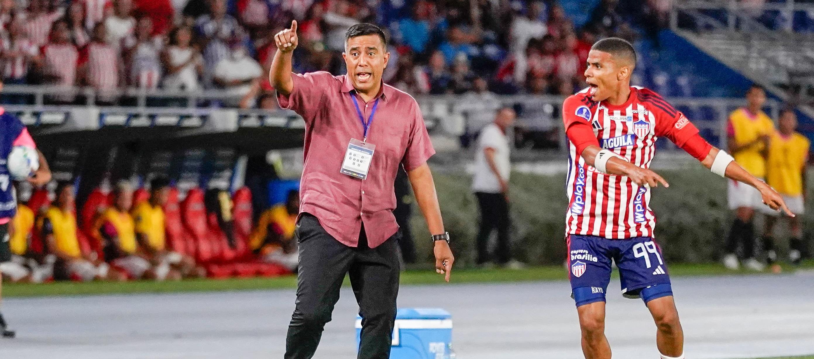 El técnico del Junior, César Farías y José Enamorado.