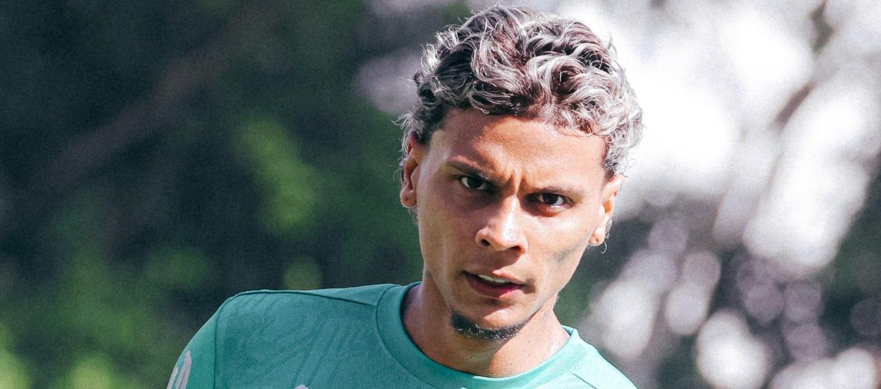 Richard Ríos en un entrenamiento con Palmeiras.