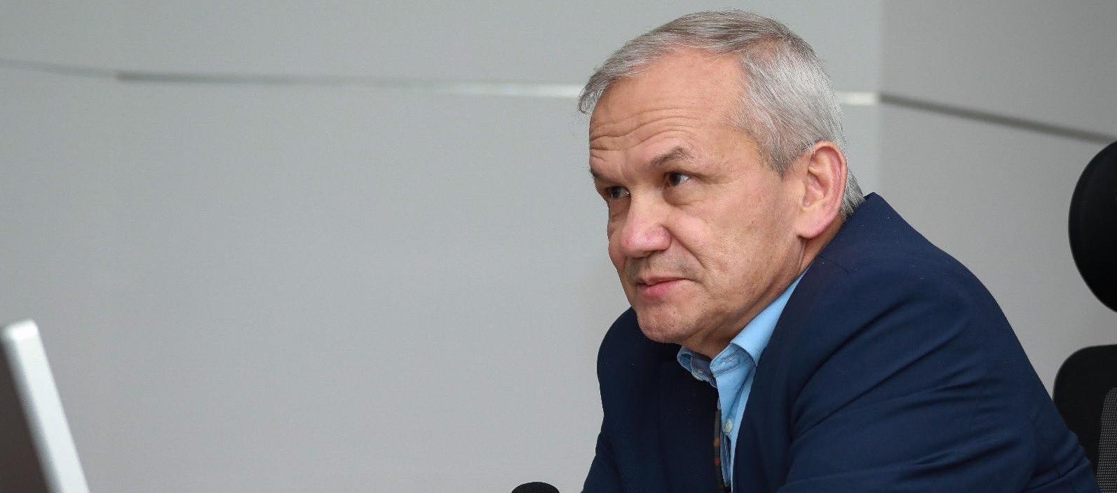 Carlos Ramón González.