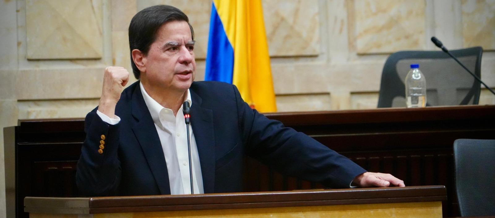 Juan Fernando Cristo, exministro del Interior. 