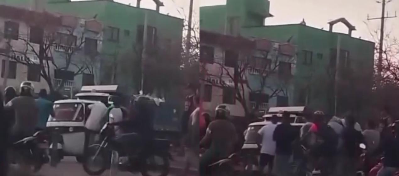 Momento en que la víctima es montada en un motocarro para ser llevada a un centro asistencial. 