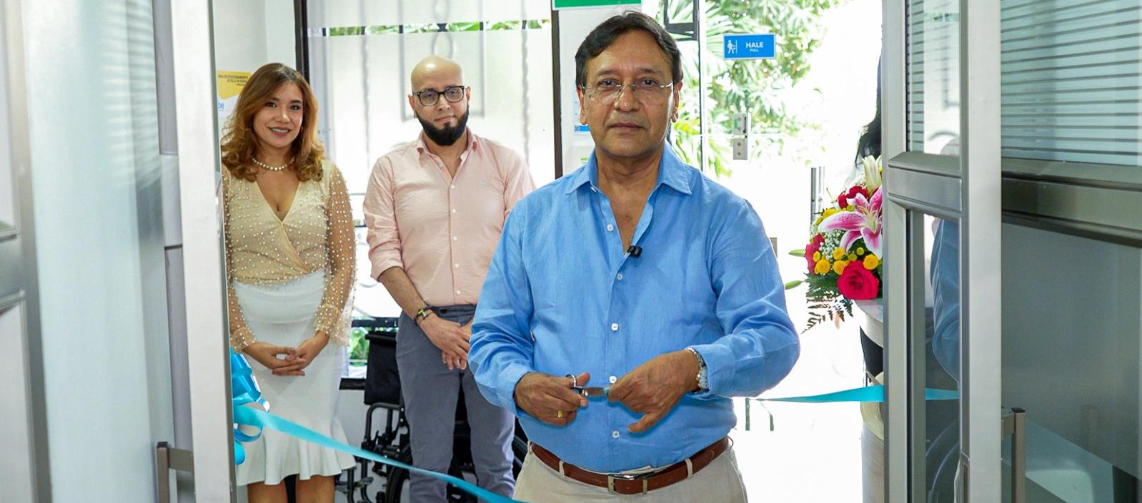 El médico Leonel Blanco, gerente de la Clínica del Caribe, en la inauguración de la Unidad Hemato-Oncológica